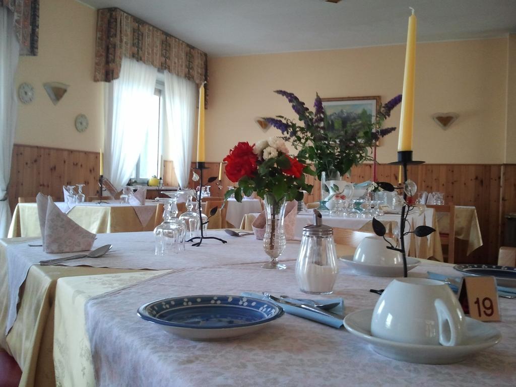 Hotel Serena Spiazzi Di Caprino Luaran gambar