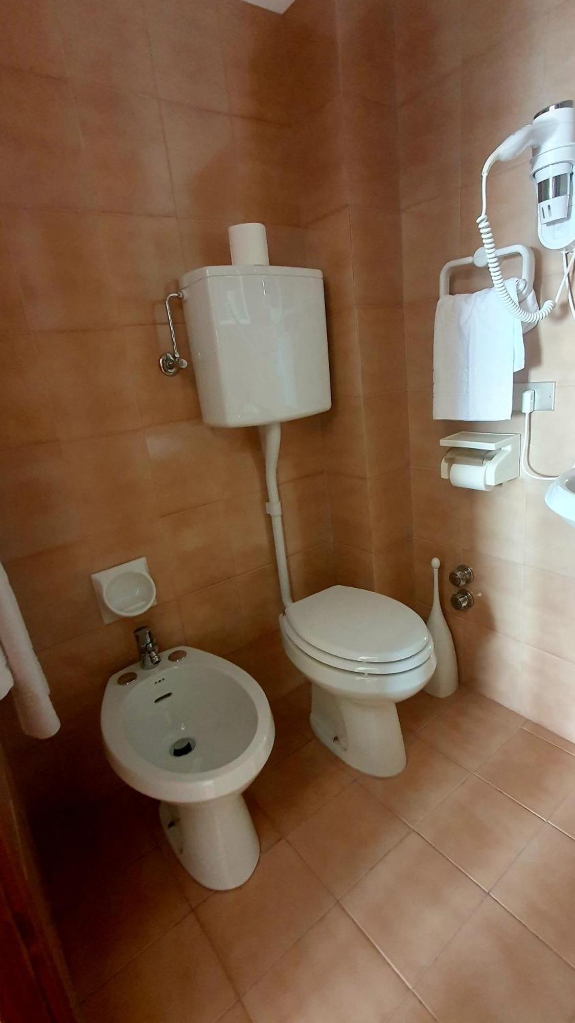 Hotel Serena Spiazzi Di Caprino Luaran gambar