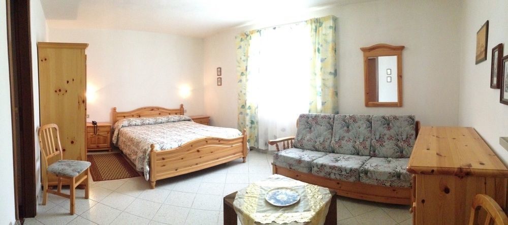 Hotel Serena Spiazzi Di Caprino Luaran gambar