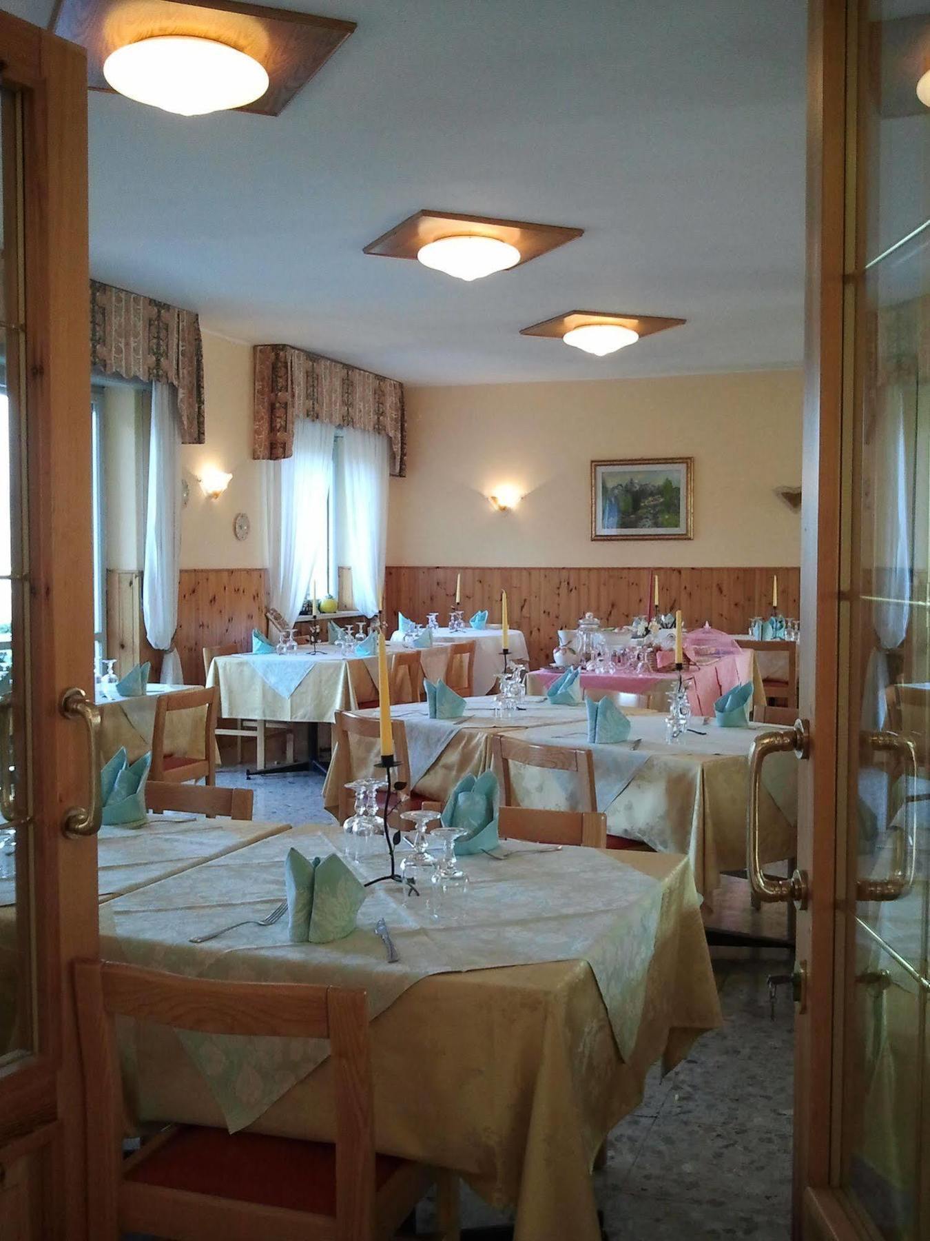 Hotel Serena Spiazzi Di Caprino Luaran gambar