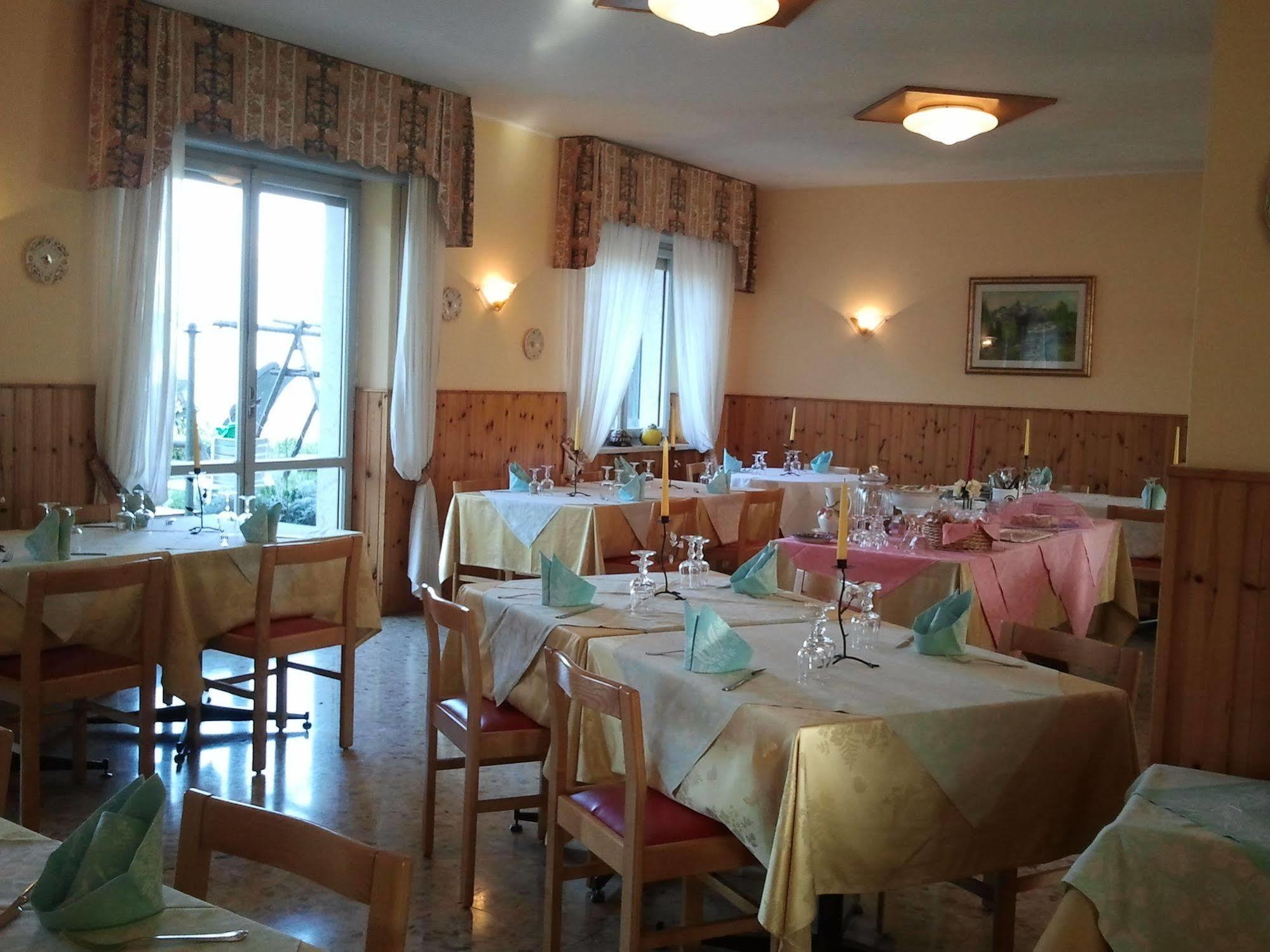 Hotel Serena Spiazzi Di Caprino Luaran gambar