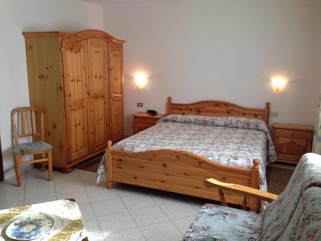 Hotel Serena Spiazzi Di Caprino Luaran gambar