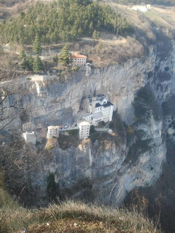 Hotel Serena Spiazzi Di Caprino Luaran gambar